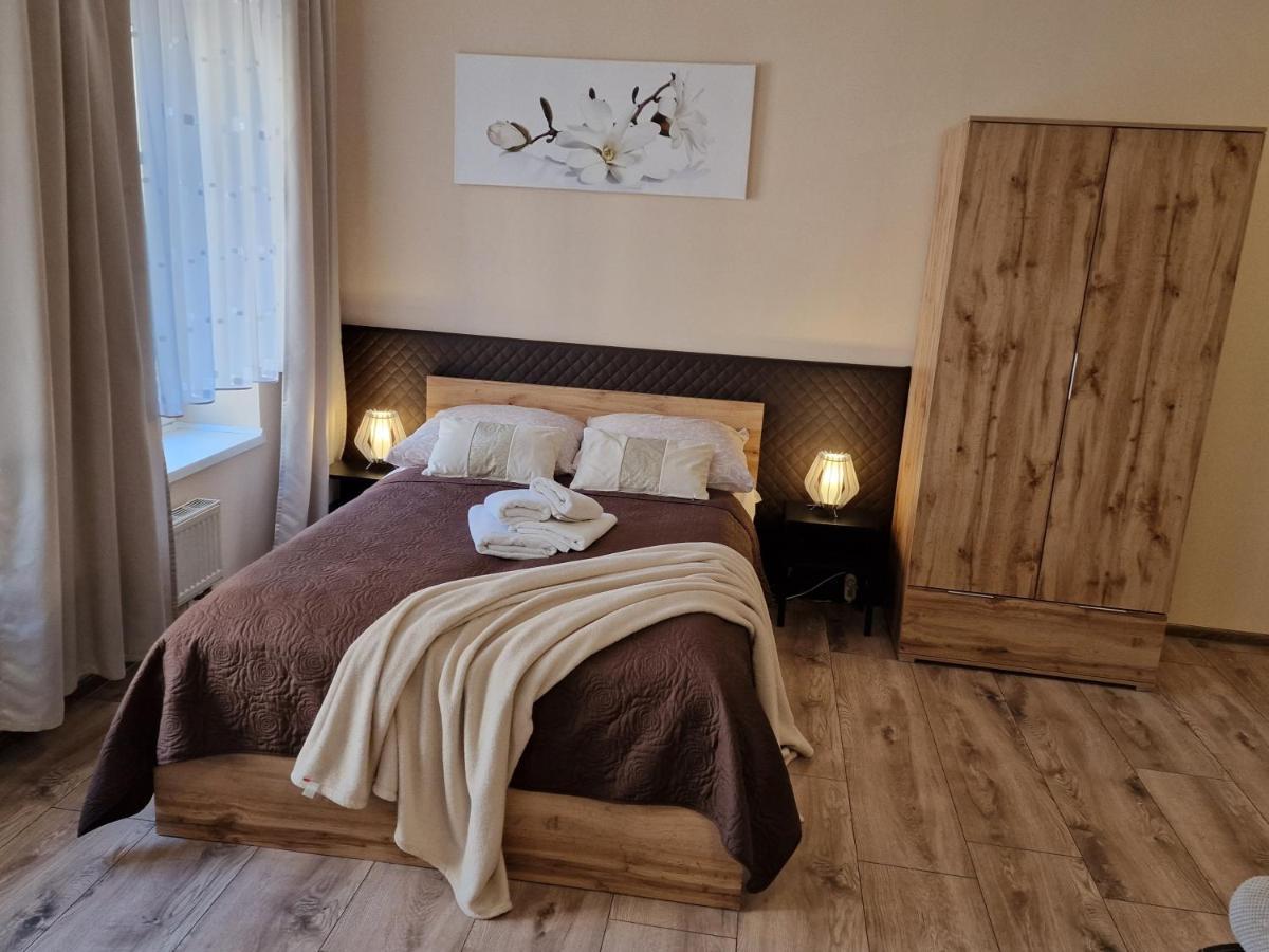 Aparthouse Apartamenty Centrum - In The City Center Near The Train Station Katowice Exteriör bild
