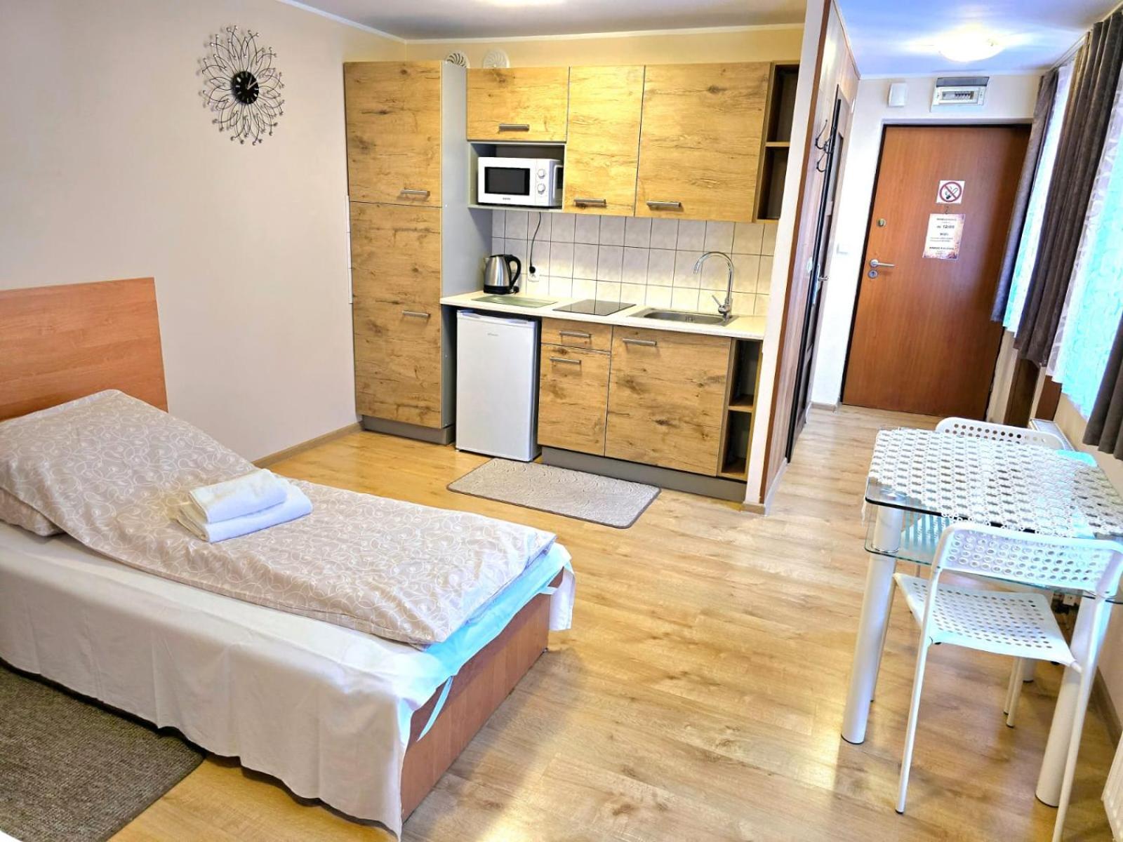 Aparthouse Apartamenty Centrum - In The City Center Near The Train Station Katowice Exteriör bild