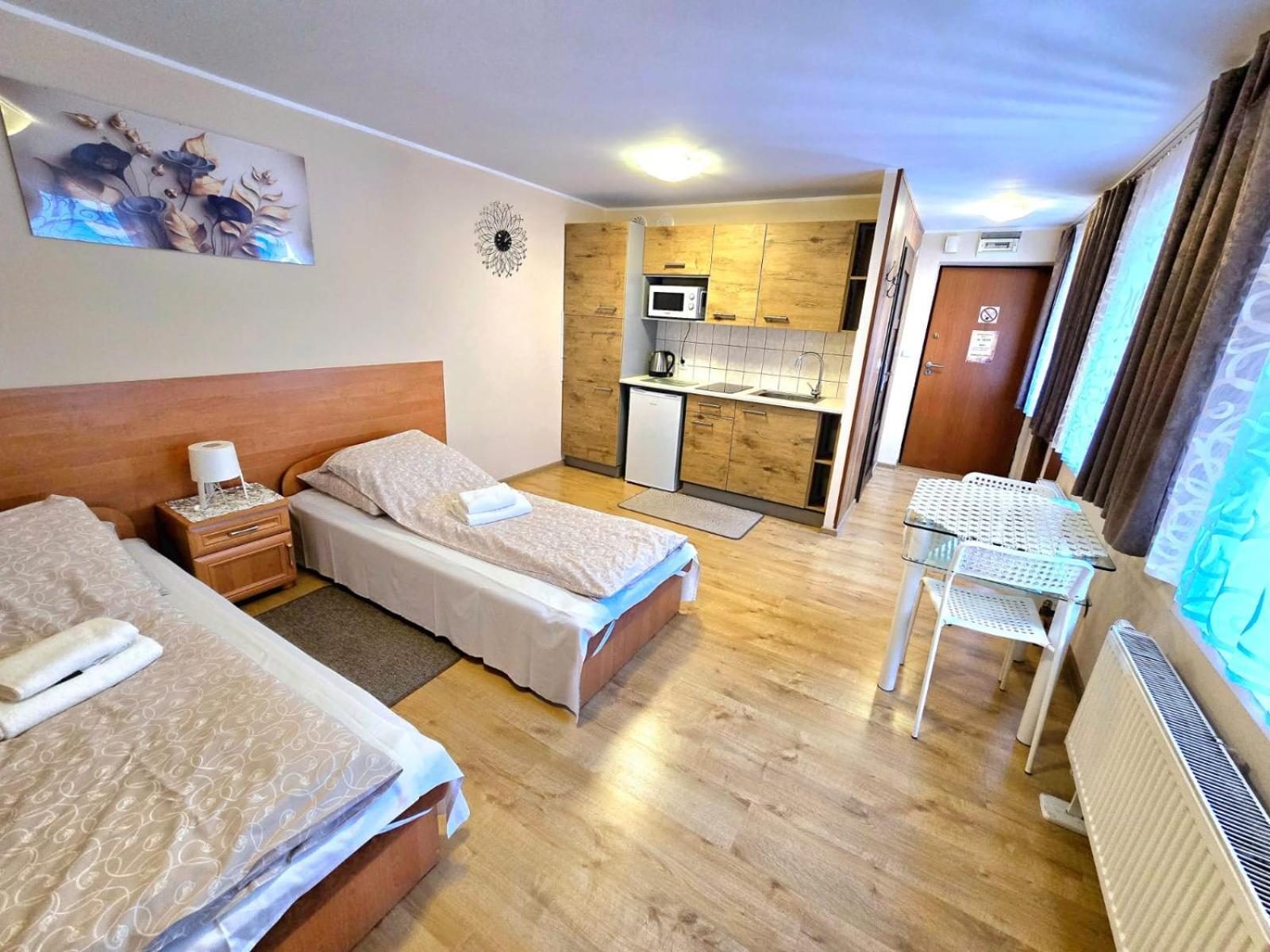 Aparthouse Apartamenty Centrum - In The City Center Near The Train Station Katowice Exteriör bild